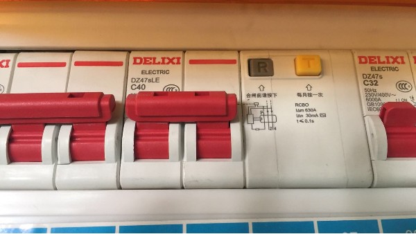 午夜福利视频在线播放如遇跳閘處理方法