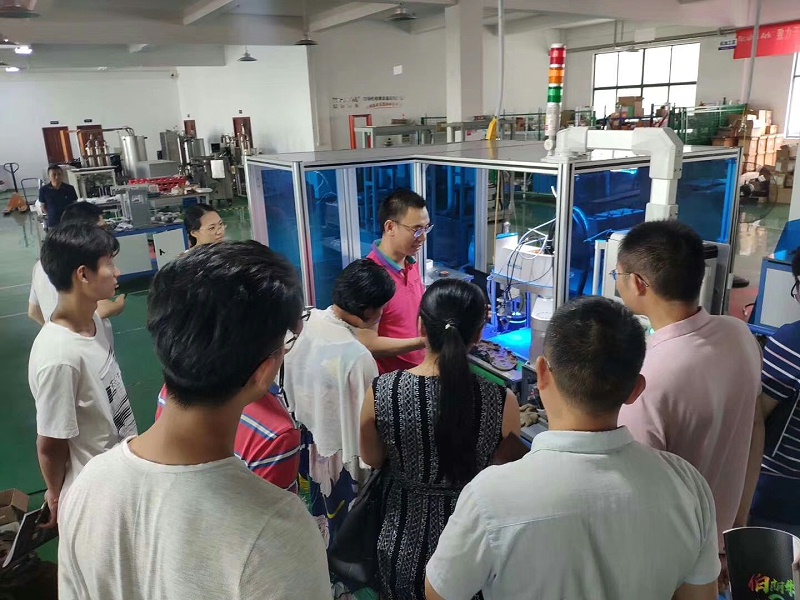 市創業者協會到訪午夜影院福利社